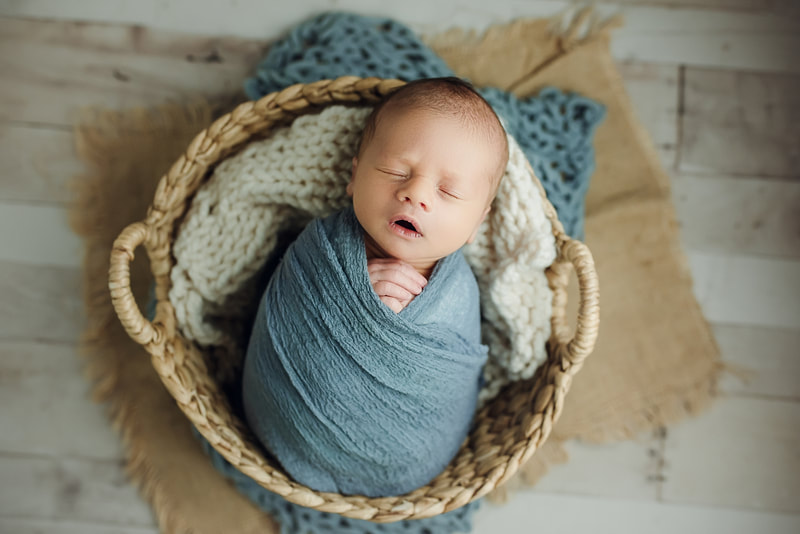 Newborn baby swaddled in basket, Newborn Photos in Memphis, TN.
Sarah Morris Photography