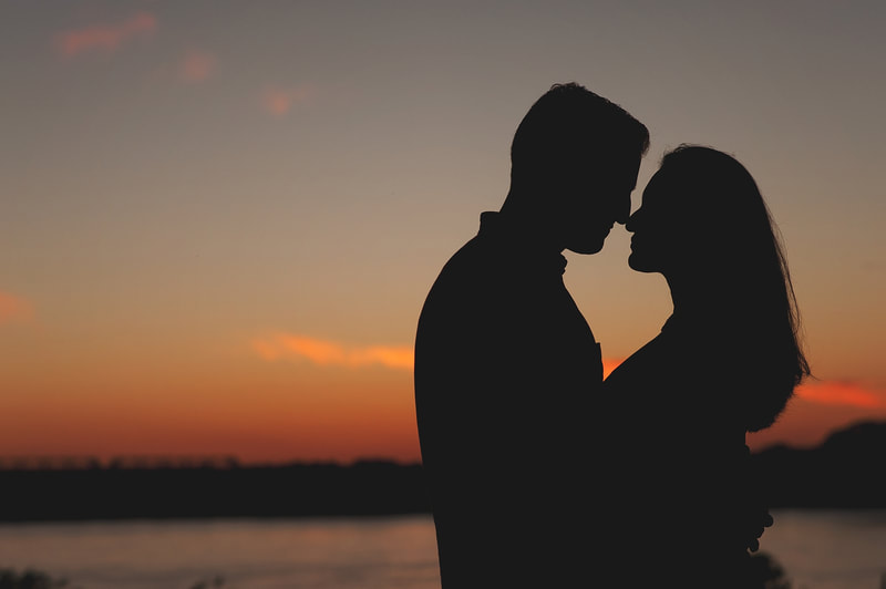 Engagement photos downtown Memphis, overlooking the Mississippi River with Sarah Morris photography