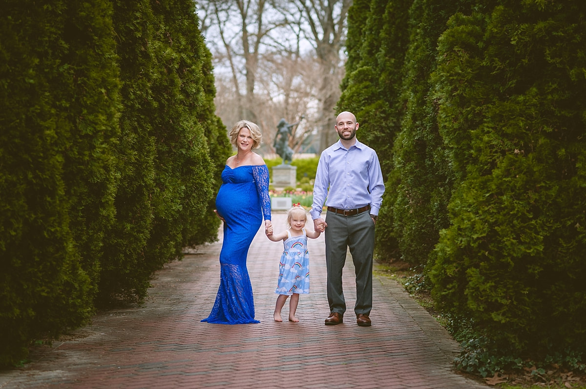 Maternity photo at Memphis Botanic Garden