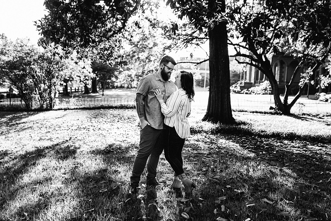 engagement photos in the front lawn of the historic Woodruff-Fontaine House in Memphis