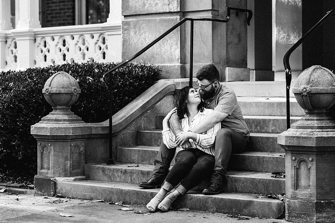 engagement photos on the front steps of the historic Woodruff-Fontaine House in Memphis